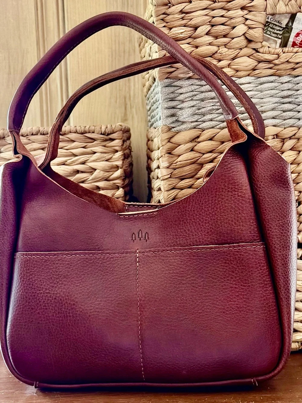 PORTLAND LEATHER COMPANY MEDIUM MADISON SHOULDER BAG IN NUTMEG - Picture 2 of 14